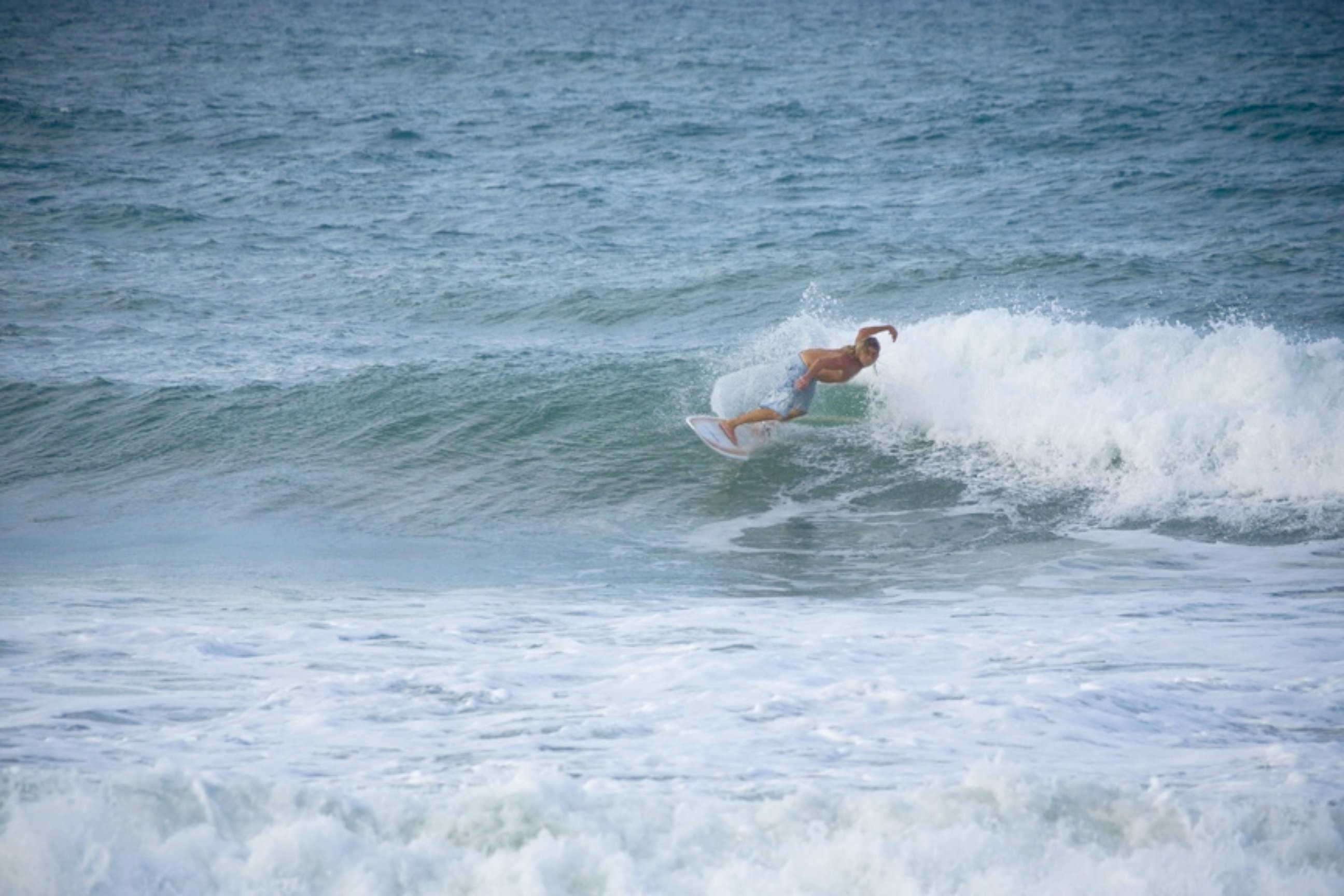 Grom surfing main beach